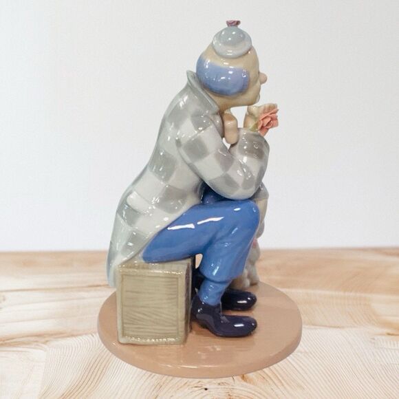 Clown Figurine Sitting With Dog Roses Pastels Paul Sebastian Design 2002 6in - Picture 2 of 7